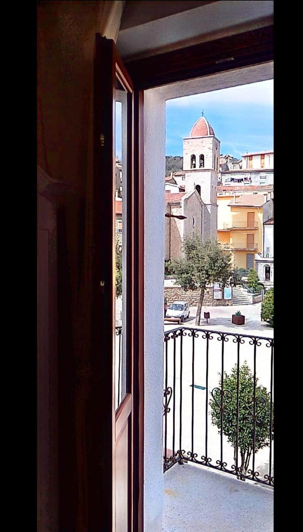 La Plaza Hotel Ollolai Bagian luar foto